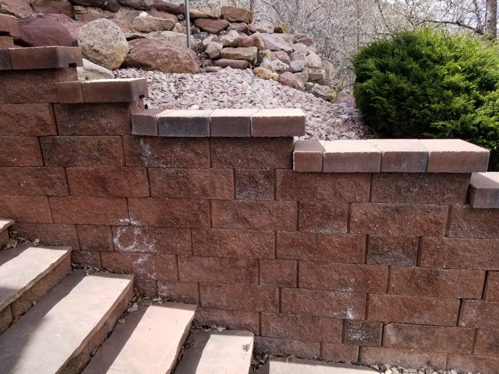 Retaining wall close-up with decorative cap stones